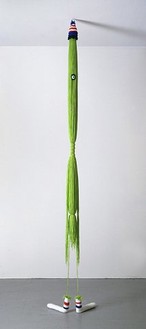 Tom Friedman, greenyarnalien, 2006 Yarn, Styrofoam and paint, 153 × 24 × 15 inches (388.6 × 61 × 38.1 cm)