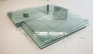Barry Le Va, One Edge, Two Corners; On Center Shattered (Variation 13, Within the Series of Layered Pattern Acts), 1968–2007. 28 sheets of glass, in 7 layers, 10 × 84 × 96 inches (25.4 × 213.4 × 243.8 cm)