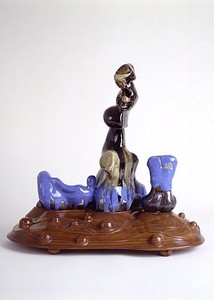 Paul Noble, seven, 2006–07. Glazed ceramic, walnut wood base, 23 ½ × 25 ⅝ × 15 ⅜ inches (59.7 × 65.1 × 39.1 cm)