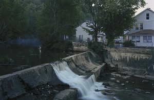 Gregory Crewdson, Untitled, summer 2007. Digital pigment print, framed: 58 ½ × 89 ½ inches (148.6 × 227.3 cm), edition of 6 © Gregory Crewdson