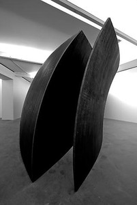 Richard Serra, Open Ended, 2007–08. Weatherproof steel, 149 ½ × 717 ½ × 290 ⅝ inches (379.7 × 1822.4 × 736.6 cm) Photo by Joshua M. White