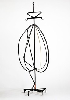 David Smith, Anchorhead, 1952 Painted steel, 76 ¾ × 25 ¾ × 21 ½ inches (194.9 × 65.4 × 54.6 cm)© The Estate of David Smith