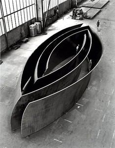 Richard Serra, Open Ended, 2007–08. Weatherproof steel, 12 feet 5 ½ inches × 59 feet 9 ½ inches × 24 feet 2 ⅝ inches (3.8 × 18.2 × 7.37 m) © Richard Serra/Artists Rights Society (ARS), New York. Photo: Lorenz Kienzle