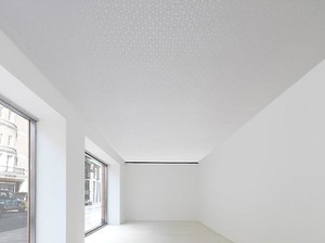 Richard Wright, No Title, 2009. Silver leaf on ceiling, dimensions variable Artwork © Richard Wright