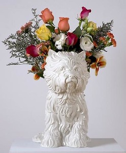 Jeff Koons, Puppy, 1998. White glazed porcelain vase, 17 ½ × 17 ½ × 10 ½ inches (44.4 × 44.4 × 26.7 cm), edition of 3,000 © Jeff Koons
