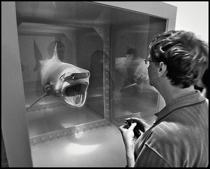 Jean Pigozzi, Bill Gates with Damien Hirst's shark, Metropolitan Museum of Art, New York City, USA, 2007, 2007 Archival pigment print, 11 × 14 inches (27.9 × 35.6 cm), edition of 30© Jean Pigozzi