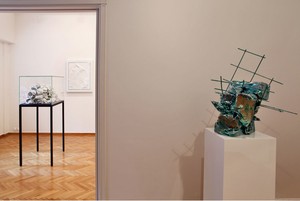 Anselm Reyle: Meissen Debris Acropolis. Installation view, photo by Costas Picadas