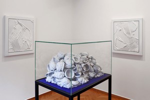 Anselm Reyle: Meissen Debris Acropolis. Installation view, photo by Costas Picadas