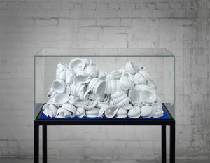 ANSELM REYLE Untitled, 2011 Porcelain in glass display 55 1/16 × 34 3/8 × 21 3/8 inches overall (140 × 87 × 54 cm), photo by Anselm Reyle. 