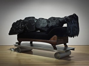 Mike Kelley, Odalisque, 2010. Foam coated with Elastomer, wood, aluminum, wig, found objects, velvet, cotton batting, 56 × 115 × 30 inches overall (142.2 × 292.1 × 76.2 cm) Photo by Fredrik Nilsen