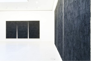 Installation view. Artwork © Richard Serra/Artists Rights Society (ARS), New York. Photo: Zarko Vijatovic