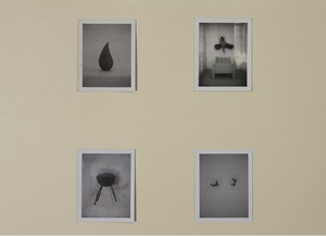 Robert Therrien, No title (Drop, sawing log, BBQ, running feet), 1992–2001. Four black and white Polaroids, 3 ½ × 4 ¼ inches each (8.9 × 10.8 cm) © Robert Therrien, photo by Josh White