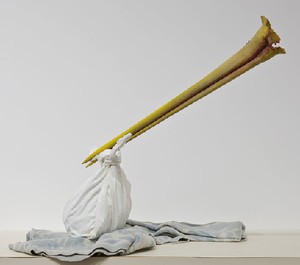 Robert Therrien, No title (Stork beak model), 1996–2011. Plastic, cotton, and steel, 47 inches × dimensions variable (119.4 cm × dimenstions variable) © Robert Therrien, photo by Josh White