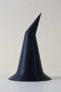 Robert Therrien, No title (New witch hat), 2011. Plastic (acetal), 12 ¼ × 8 × 8 inches (31.1 × 20.3 × 20.3 cm) © Robert Therrien, photo by Josh White