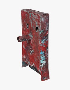 Mark Grotjahn, Untitled (Red and Blue For Maddy Mask M2.b), 2011–12. Painted bronze, 20 ½ × 12 ¼ × 7 ½ inches (52.1 × 31.1 × 19 cm) © Mark Grotjahn