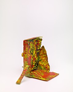 Mark Grotjahn, Untitled (Red and Yellow Hanging Leg Mask M10.c), 2012. Painted bronze, 14 ¾ × 20 ½ × 14 ¾ inches (37.5 × 52.1 × 37.5 cm) © Mark Grotjahn. Photo: Rob McKeever