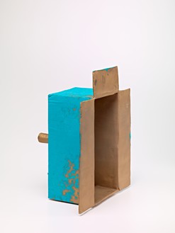 Mark Grotjahn, Untitled (Fingered and Rubbed Turquoise Mask M11.d), 2012 Painted bronze, 22 × 17 ½ × 13 inches (55.9 × 44.4 × 33 cm)© Mark Grotjahn. Photo: Rob McKeever