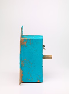 Mark Grotjahn, Untitled (Fingered and Rubbed Turquoise Mask M11.d), 2012 Painted bronze, 22 × 17 ½ × 13 inches (55.9 × 44.4 × 33 cm)© Mark Grotjahn. Photo: Rob McKeever