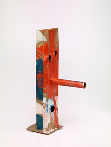 Mark Grotjahn, Untitled (TBD Mask M12.e), 2012. Painted bronze, 29 ¾ × 7 ¾ × 17 ⅜ inches (75.6 × 19.7 × 44.1 cm) © Mark Grotjahn. Photo: Rob McKeever