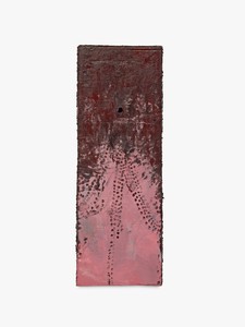 Mark Grotjahn, Untitled (Brown and Black Heavy Texture Pink Reveal Mask M16.a), 2012. Painted bronze, 43 ½ × 16 × 5 ¼ inches (110.5 × 40.6 × 13.3 cm) © Mark Grotjahn. Photo: Rob McKeever