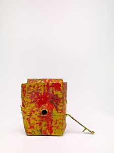Mark Grotjahn, Untitled (Red and Yellow Hanging Leg Mask M10.c), 2012. Painted bronze, 14 ¾ × 20 ½ × 14 ¾ inches (37.5 × 52.1 × 37.5 cm) © Mark Grotjahn. Photo: Rob McKeever