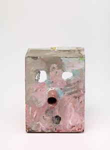 Mark Grotjahn, Untitled (French Grey Pink Mask M17.a), 2012. Painted bronze, 14 × 10 ¾ × 12 inches (35.6 × 27.3 × 30.5 cm) © Mark Grotjahn. Photo: Rob McKeever