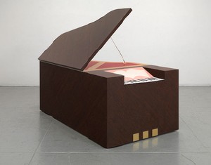 Richard Artschwager, Piano Grande, 2012 (view 2). Laminate on wood, 46 × 79 ½ × 35 inches (116.8 × 201.9 × 88.9 cm) Photo by Rob McKeever