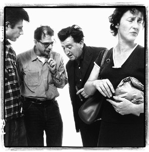 Richard Avedon, Allen Ginsberg and Peter Orlovsky with Brendan Behan and Beatrice ffrench-Salkeld, poets, playwright, and painter, New York, September 28, 1960, 1960. © The Richard Avedon Foundation