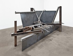 Anthony Caro, Horizon, 2012. Steel, rusted, 70 1/16 × 158 ¼ × 68 ⅛ inches (178 × 402 × 173 cm) © Barford Sculptures Ltd. Photo: John Hammond