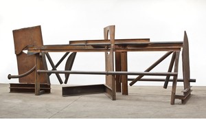 Anthony Caro, Morning Shadows, 2012. Steel, rusted, 92 ⅞ × 77 ⅝ inches (236 × 630 × 197 cm) © Barford Sculptures Ltd. Photo: John Hammond