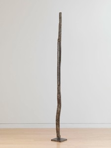 David Smith, Forging XI, 1955. Varnished steel, 90 ½ × 8 ¼ × 8 ¼ inches (229.9 × 21 × 21 cm) © The Estate of David Smith/Licensed by VAGA, New York, photo by Rob McKeever