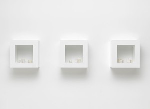 Edmund de Waal, the white road, I–III, 2013. 19 porcelain vessels, in wood and plexiglass cabinet, Each: 22 ¼ × 22 ¼ × 11 inches (56 × 56 × 27.5 cm) © Edmund de Waal, photo by Mike Bruce