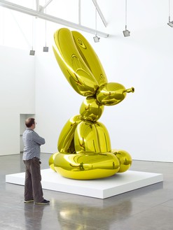 Jeff Koons, Balloon Rabbit (Yellow), 2005–10 Mirror-polished stainless steel with transparent color coating, 168 × 107 × 80 ¾ inches (426.7 × 271.8 × 205.1 cm), 1 of 5 unique versions© Jeff Koons. Photo: Rob McKeever