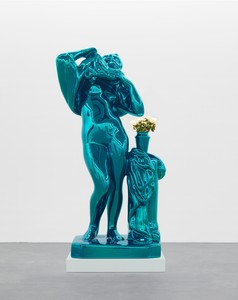 Jeff Koons, Metallic Venus, 2010–12. Mirror-polished stainless steel with transparent color coating 100 × 52 × 40 inches (254 × 132.1 × 101.6 cm), 1 of 5 unique versions © Jeff Koons. Photo: Rob McKeever