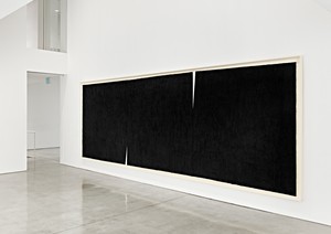 Installation view with Double Rift #9 (2013). Artwork © Richard Serra/Artists Rights Society (ARS), New York