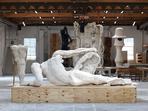 THOMAS HOUSEAGO Reclining Figure (For Rome), 2013. Tuf-Cal, hemp, iron rebar, wood 66 × 148 × 68 inches (167.6 × 375.9 × 172.7 cm) Installation at Thomas Houseago's Studio