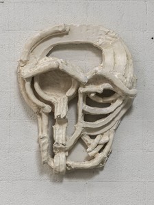 Thomas Houseago, Roman Masks III, 2013. Tuf-Cal, hemp, iron rebar, 25 ½ × 22 1/16 × 6 11/16 inches (64.8 × 56 × 17 cm)