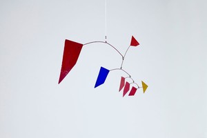 Alexander Calder, Little Red, 1960. Painted metal and wire, 44 ⅛ × 21 ⅝ × 11 ¾ inches (112 × 55 × 30 cm) © Calder Foundation, New York/Artists Rights Society (ARS), New York. Photo: Zarko Vijatovic