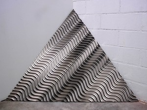 Joel Morrison, Corner Piece (curved), 2012. High-polished nickel-plated aluminum, 46 ½ × 46 ½ × 2 inches (118.1 x 118.1 × 5.1 cm), edition of 3 © Joel Morrison. Photo: Erich Koyama