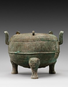 Monumental archaic vessel with cover (ding), late Spring and Autumn period (770–481 BCE). Bronze with green and brown patina and malachite crystallization, height: 17 ¾ inches (45 cm), width: 23 ¾ inches (60.5 cm) Photo: Frédéric Dehaen, Studio Roger Asselberghs