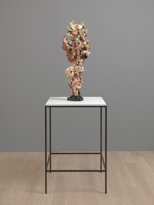 Glenn Brown, Woman II, 2015. Oil paint over acrylic, steel structure and bronze, marble base, vitrine, 38 ⅝ × 13 ¾ × 13 ¾ inches (98 × 35 × 35 cm) © Glenn Brown. Photo: Mike Bruce