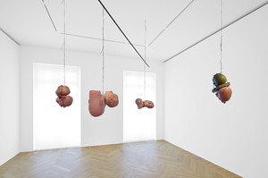 Bruce Nauman, Four Pairs of Heads (Wax), 1991. Wax, wire, rebar, 74 × 102 × 99 inches (188 × 259.1 × 251.5 cm) © Bruce Nauman/Artists Rights Society (ARS), New York