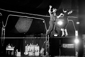 Linda and Mary McCartney, Dance on Tightrope, London, 2012. Archival fiber-based print © Mary McCartney