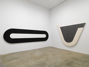 Michael Heizer, Track Painting, 1967 (left), and U Painting, 1975 (right). Track Painting: Polyvinyl latex on canvas, 53 ¾ × 197 × 1 ½ inches (136.5 × 500.4 × 3.8 cm) U Painting: Polyvinyl latex and aluminum powder on canvas, 96 × 117 × 2 ½ inches (243.8 × 297.2 × 6.4 cm) Photo: Rob McKeever