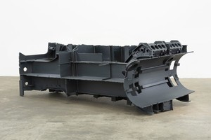 Sterling Ruby, DRAG (BANKER), 2015. Steel, engine blocks, and paint, 51 ½ × 74 ¼ × 145 inches (130.8 × 188.6 × 368.3 cm) © Sterling Ruby, photo by Robert Wedemeyer