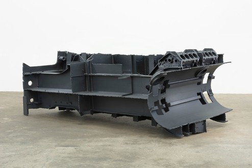 Sterling Ruby, DRAG (BANKER), 2015 Steel, engine blocks, and paint, 51 ½ × 74 ¼ × 145 inches (130.8 × 188.6 × 368.3 cm)© Sterling Ruby, photo by Robert Wedemeyer