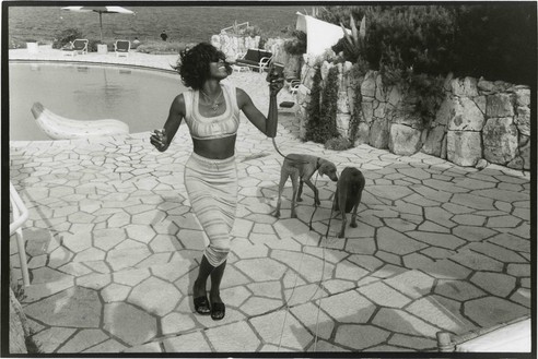 Jean Pigozzi, Naomi Campbell with Mick and Bono (the dogs), 1993 Archival pigment print, 20 × 24 inches unframed (50.8 × 60 cm), edition of 15 + 3 APS© Jean Pigozzi