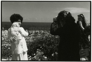 Jean Pigozzi, Elizabeth Taylor and Dave Stewart, 1993, 1993. Archival pigment print, 20 × 24 inches unframed (50.8 × 61 cm), edition of 15 + 3 APs © Jean Pigozzi