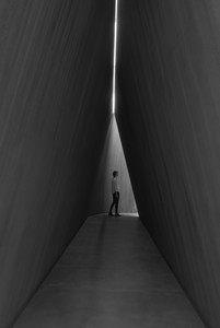 Installation view with NJ-2 (2016; detail). Artwork © Richard Serra. Photo: Mike Bruce