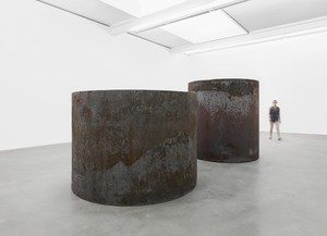 Installation view with Rounds: Equal Weight, Unequal Measure (2016). Artwork © Richard Serra. Photo: Mike Bruce
